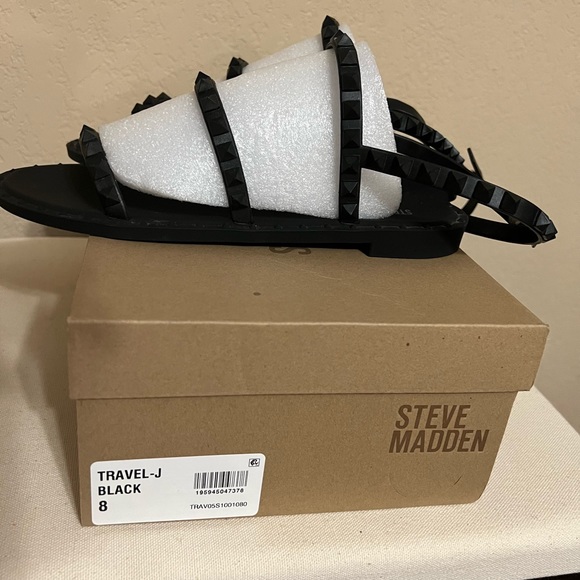 Steve Madden black gladiator sandals. - Picture 2 of 4